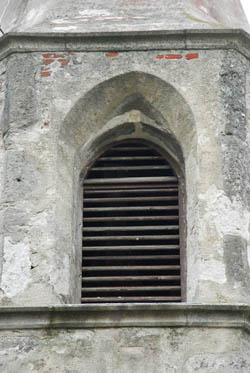 a templomtorony gotikus ablaka